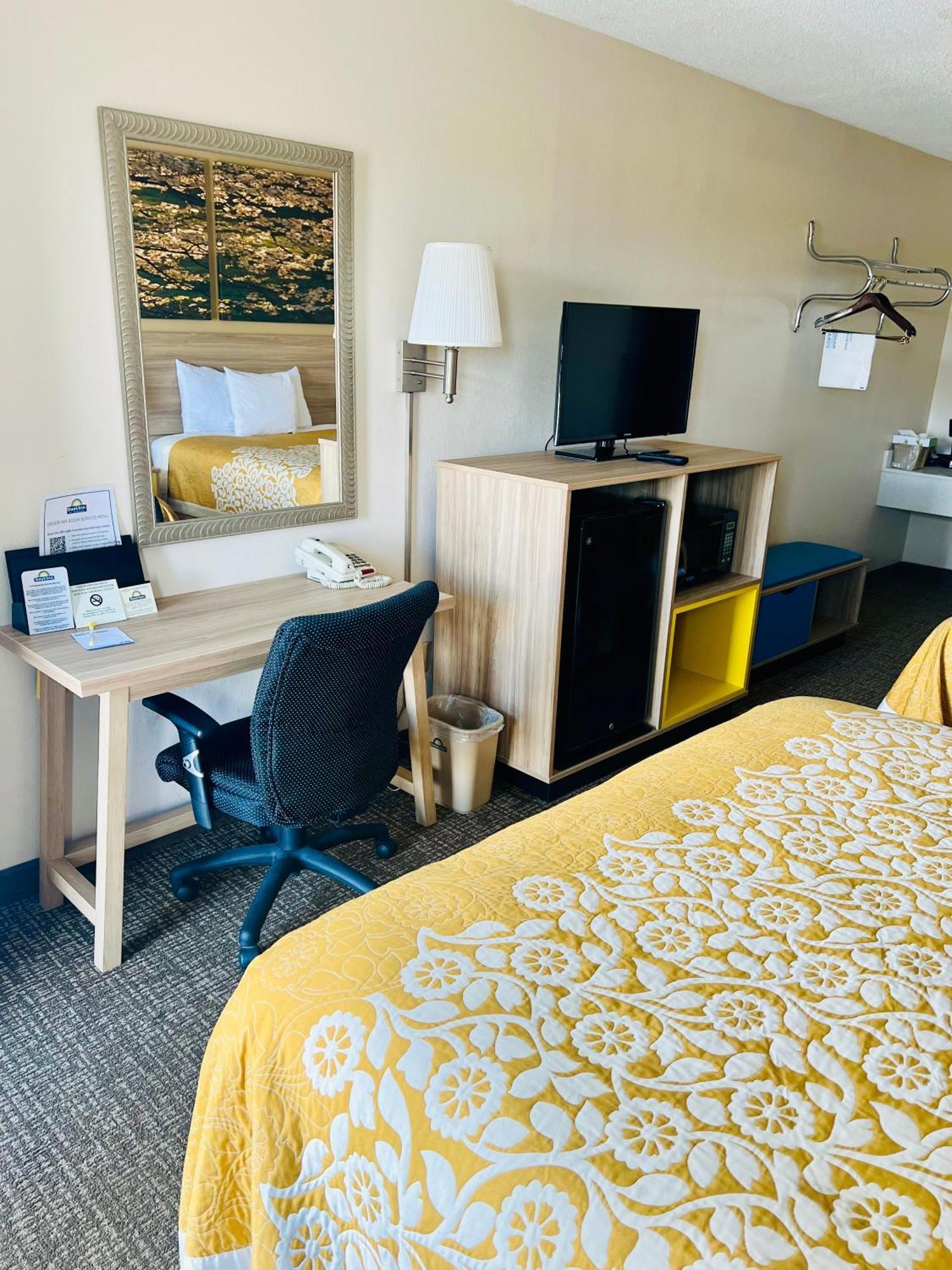 Days By Wyndham Wayne Motel